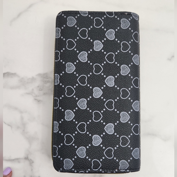 Stylish Black & White Heart Print Pattern Double Zip Wristlet Wallet - Picture 3 of 12